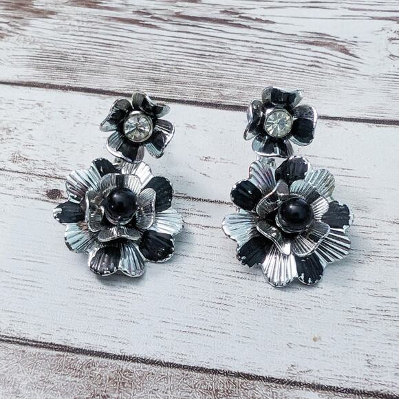 Vintage Screw Back Earrings Silver Tone & Black Flower Dangle - Picture 1 of 11